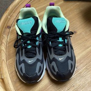 Youth Nike Air Max 200 Running Shoes Grey/Black/Purple AT5627-004 Size 7Y